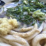 丸亀製麺 - トッピングは  青ネギ・生姜・白ごま