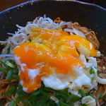 汁なし担々麺 階杉 - 温玉くずして･･･