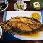 仲泊海産物料理店 - ｴｲｸﾞﾜｰのﾊﾞﾀｰ焼き定食