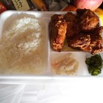 牛島商店 - 唐揚げ弁当(小盛り、にんにくあり)￥390先ずは仏壇に