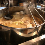 ささよし - ささよし(煮込みのステンレス寸胴)