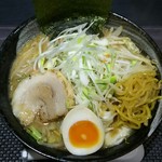 さっぽろ麺屋 文太郎 - 野菜たっぷり醤油 麺をひっぱりだし