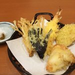 京屋 - 天ぷら盛り合わせ500円！