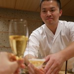 鮨 たかはし - まずはKRUGで乾杯　大将が付き合ってくれた！