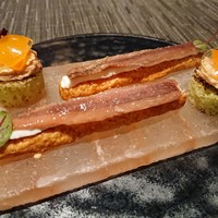 C:GRILL - パルメザンクッキーの上にアンチョビ