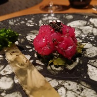 C:GRILL - 赤い色をしたトラフグにキャビアが