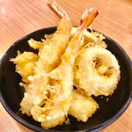 無添くら寿司 - 「天ぷら盛り合わせ」(250円)。