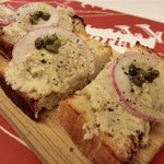 トラットリア 29 - 「うさぎのパテのクロスティーニ」：鶏肉よりは繊細、ツナに比べれば、 “シッカリ、肉肉しい♪