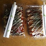 ちょぼ焼 らんぷ - たまごちょぼ焼き大盛り(380円)結構長い箸ですが、それと同じ長さくらい。重さは500g程度とかなり大きいです。
