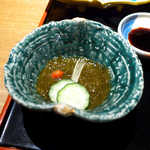 庭園茶寮 みな美(皆美館) - もずくは糸のように細く、コリコリで質の高さを感じる。島根沖・隠岐の特産だという