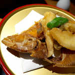 二度揚げだから、骨までバリバリ食べられる。カルシウムの宝庫！