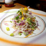 庭園茶寮 みな美(皆美館) - カルパッチョ風の一品だが、「焼魚サラダ」というコンセプトが面白い