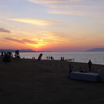 庭園茶寮 みな美(皆美館) - （おまけ）山の向こうに夕陽が沈んでいき、出雲に夜がやってきます