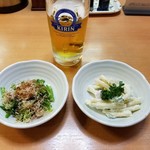 丸長食堂 - 生ビール(中)と小松菜のおひたし、マカロニサラダ