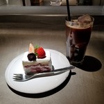 PATISSERIE ASAKO IWAYANAGI - 季節のショートケーキとアイスコーヒー