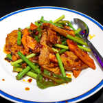 沸騰漁府 - 本格回鍋肉（￥1280）。本場のホイコーローは、キャベツじゃなくてニンニクの芽を使うみたい！