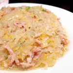 酸菜炒粉（￥880）。乳酸発酵させた白菜の漬物、酸っぱ旨い味が極細の春雨に絡む