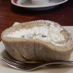 夢や - 「小豆の入ったロールケーキ」