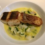 ラシェット・ブランシュ - スズキのポワレ、浅利と白菜と九条ネギのナージュ