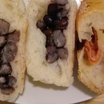 ブーランジェリー メチエ - 「グリエール&サラミ」と「豆パン」の断面