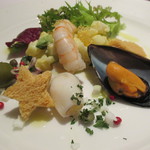 海の幸のマリネとインサラータルッサ　クリスマス飾り