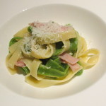 デュオ フルシェット - 自家製生パスタ２色タリアテッレとボンレスハムの”パリアフィエーノ”