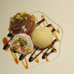 デュオ フルシェット - モンテビアンコのクリスマスツリー仕立て　純白のリース飾りを添えて