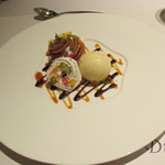 デュオ フルシェット - モンテビアンコのクリスマスツリー仕立て　純白のリース飾りを添えて