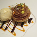 デュオ フルシェット - モンテビアンコのクリスマスツリー仕立て　純白のリース飾りを添えて