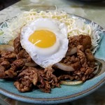 玉蘭 - 豚スタミナ炒め(単品)　豚肉と玉ねぎを甘辛く炒めたもの。ご飯によく合います。
