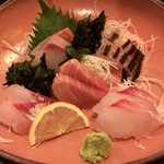 青ヶ島屋 - 刺身盛り合わせ ¥900