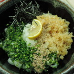 手打うどん くうかい - 冷ししょうゆ小 450円(天かす＋ゴマトッピング)