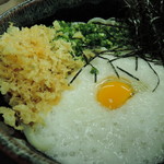 手打うどん くうかい - ここに卓上のゴマを軽く振ると更にゴージャス！