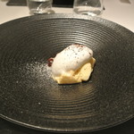 リストランテ カノフィーロ - 紅玉リンゴのタタンのティラミス　マスカルポーネチーズのジェラートをのせて