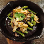 手繰りや 玄治 - つぶ貝のガーリックバター醤油いため