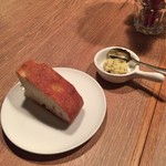 スガハラ - パン（フォカッチャ） + ボルディエバター（海藻入り）