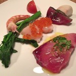 スガハラ - 活車海老 帆立 イクラ 鰤 サラダ仕立て（アップ）
