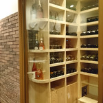 The Cellar KYOTO - 個室の外のワインセラー