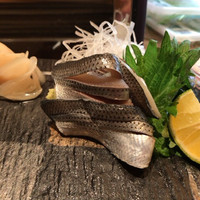 築地青空三代目 大名古屋ビルヂング店 - 最初のつまみは小肌