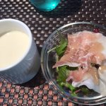 ビストロ モンテメール - スープにサラダ