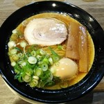 金久右衛門 - 「金醤油ラーメン＆煮玉子トッピング」770円