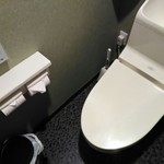 金久右衛門 - 奥にウォシュレット