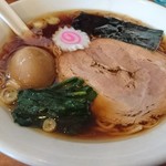 かまや食堂 - 中華そば、煮付け玉子入り。