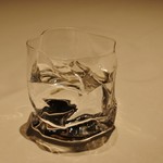 コシモ・プリュス - お水のグラス