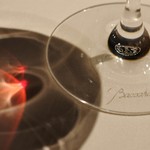 コシモ・プリュス - バカラのグラスのChateau Capbern Gasqueton 2008