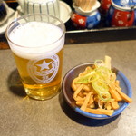 支那そば めでた屋 - ビールを頼むとサービスのメンマ