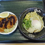 Hanamaru Udon - 温玉ぶっかけ(小)とミニロースカツ丼のセット 税込580円