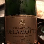 シャカ - まずは、シャンパン。こちらも定番『ＤＥＬＡＭＯＴＴＥ』