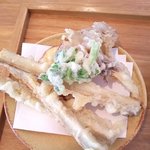 まん作 - 牛蒡、さつまいも、舞茸（三つ葉はｵﾌﾟｼｮﾝ）