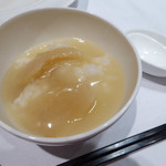 ごはんにフカヒレをかけて